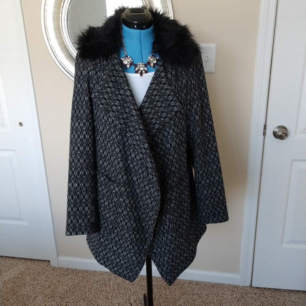 Wool Coat Size L Black and Gray with Fur